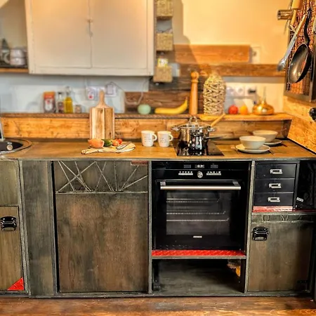 Stammhaus In Den Bergen Ledinci